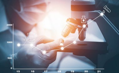 Steteskop taşıyan doktor veya bilim adamı COVID-19 aşısı, kızamık, koronavirüs aşısı salgın aşısı, aşı aşısı, virüs covid-19 korona virüsüne karşı mücadele kavramı