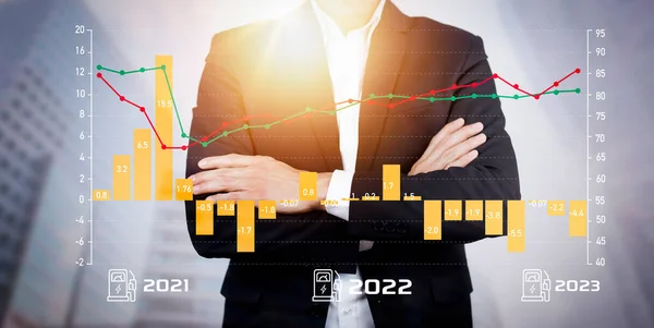 시장에 미치는 개념에 미치는 에너지 그래프 Businessman Touch Chart Indicator — 스톡 사진