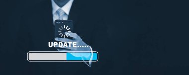 Smartphone with bar of Update Software Computer Program Upgrade Business Technology Internet, Güncelleme on Sanal Screen. İnternet ve teknoloji konsepti, çubuğu güncellemeyle yükleme.