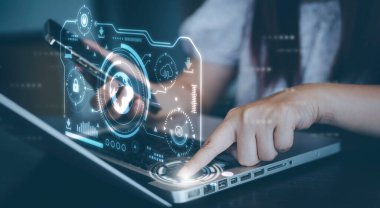 Simge iş kavramına sahip yeni metaevren, finansal ikonları olan sanal bir küreyi tutan iş kolu gelecekteki teknoloji, iş hedefleri, çevrimiçi iletişim, bir medya ekranının grafik ekran simgesi, büyük veriler