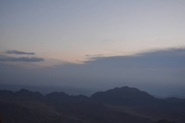 Mısır. Sabahın köründe Sina Dağı 'ndan görüş..