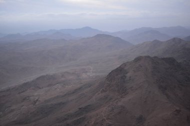 Mısır. Sabahın köründe Sina Dağı 'ndan görüş..