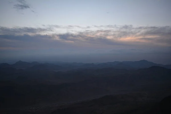 Mısır. Sabahın köründe Sina Dağı 'ndan görüş.. — Stok fotoğraf