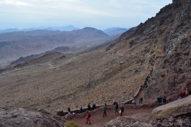 Mısır. Sabahın köründe Sina Dağı 'ndan görüş..