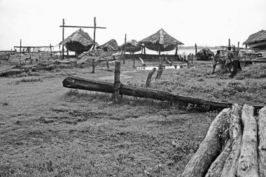 1978 tarihli klasik Siyah ve Beyaz Fotoğraf: Arnala Balıkçılık Köyü Virar Bölgesi Thana Maharashtra Hindistan.