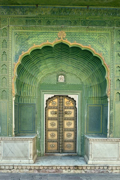 Kasım 2007 Marble Ganesh Şehir Sarayı Kompleksindeki Yeşil Dekoratif Kapı — Stok fotoğraf