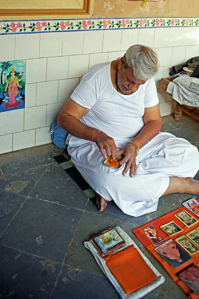 2009 Faith Swaminarayan Devotee Morning Puja Mota Devalia Saurashtra Gujarat — 스톡 사진