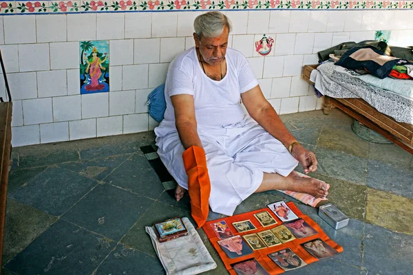 2009 Faith Swaminarayan Devotee Morning Puja Mota Devalia Saurashtra Gujarat — 图库照片