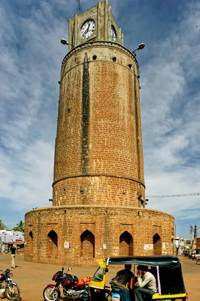 2010年12月23日チャウバラのヴィンテージクロックタワーは ビダル町の円形時計塔の中心部 Karnataka India — ストック写真