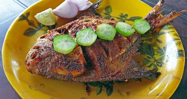 2021 Pomfret Fry Zdobené Salátem Diveagar Raigad District Maharashtra Indie — Stock fotografie