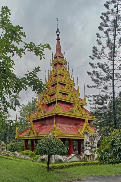 2007 Burmesiska Boodhist Pagoda Inne Edan Trädgård Calcutta Kolkata Västbengaliska — Stockfoto