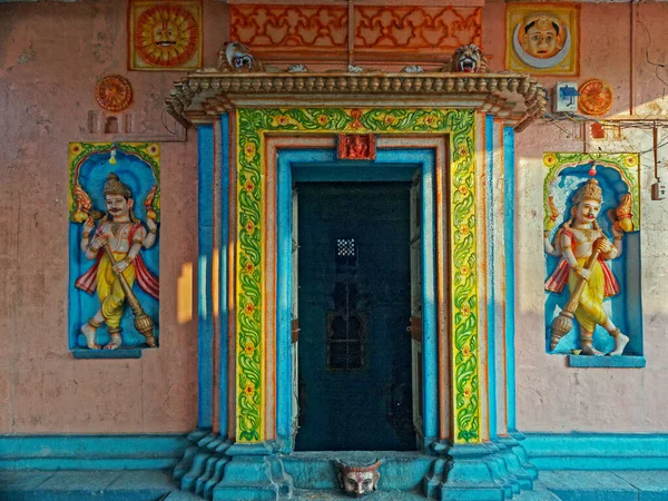2020 Dwarpal Ganesh Kirtimukha Entrance Sangmeshwar Shiva Temr Kinhavali Saralgaon — стокове фото