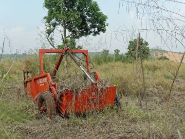 114 2021 Bir taş toplayıcı Musai Shahpur Maharashtra Hindistan 'da kullanılmadan bırakıldı. 