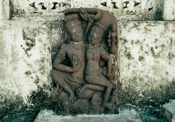 第7回Centyuri Sirpur記念碑グループのシヴァParvati — ストック写真
