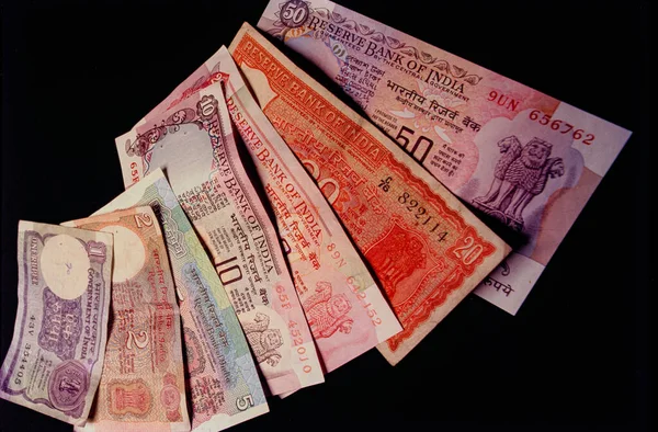 2020 Teraz Stare Waluty Indyjskie Rupia Indyjska Waluta Izolowana Czarnym — Zdjęcie stockowe