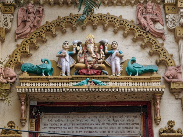 2021 Ganesh Statue Auf Ausgezeichneten Stuckarbeiten Über Shree Dwarkadhish Krishna — Stockfoto