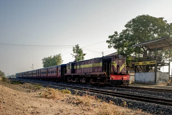 2009 Train Arriving Lunidhar Railway Station Lunidhar Mota Devalia District — Φωτογραφία Αρχείου