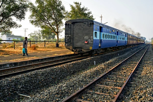 2009 Meater Gauge Train Leving Railway Lagstation Station Lunidhar Mota — Φωτογραφία Αρχείου