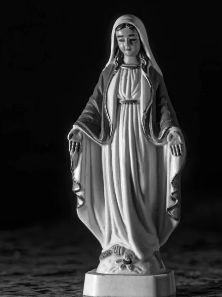 2022年聖母マリア像カトリック教会の宗教スタジオで神の母である恵みの聖母が撮影されました Kalyan Maharashtra India — ストック写真