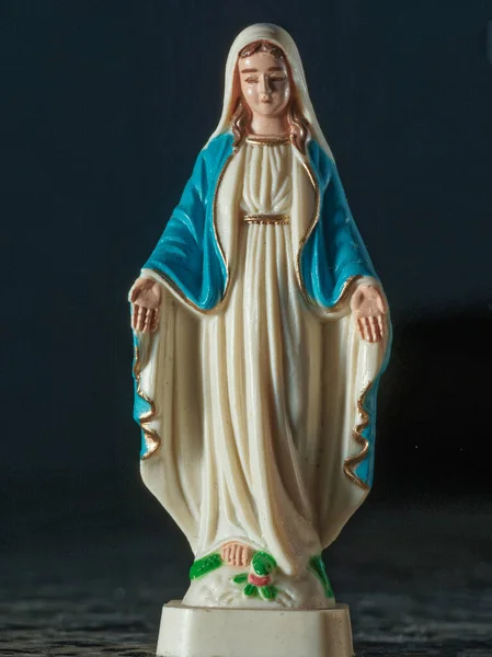 2022 Posąg Matki Bożej Łaskawej Matki Bożej Katolickim Studiu Religijnym — Zdjęcie stockowe