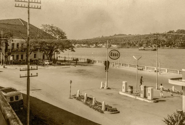 빈티지 1974 Esso Petrolpump Panjim Panaji Mandovi River Goa India — 스톡 사진