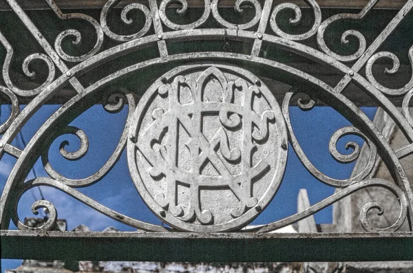 2013 Puerta Puerta Acero Suave Vintage Con Emblema Hierro Podrido —  Fotos de Stock