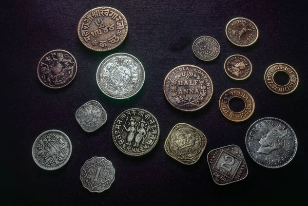 印度独立前的各种硬币工作室拍摄Lokgram Kalyan Maharashtra印度 — 图库照片