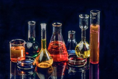 02-Jun-2008- Mumbai Maharashtra INDIA Asya Laboratuvarında Renkli Kimyasal Fotoğraf Konsepti