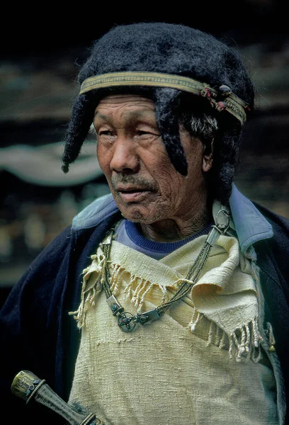 Jun 2006 Portrét Kmene Sherdukpen Před Jeho Dřevěným Domem Arunachal — Stock fotografie