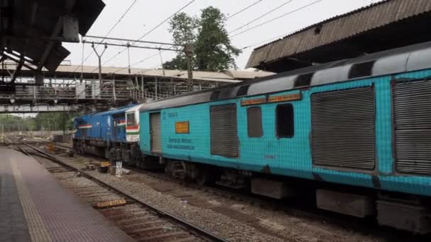 2022 Diesel Loco Kakinada Express Passing Kalyan Junction Maharashtra India — Vídeos de Stock