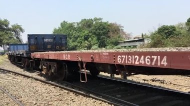 04 08 2022 BRN Boş Malzeme Taşımacılık Treni Yard Kalyan Doğu Maharashtra Hindistan