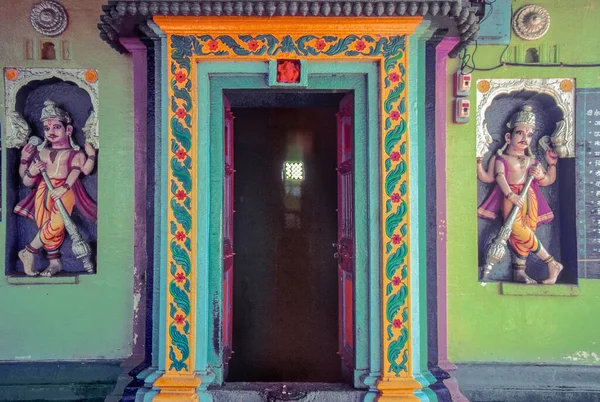 2019 Dwarpal Ganesh Kirtimukha Entrance Sangmeshwar Shiva Temp Kinhavali Saralgaon — стокове фото