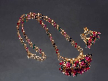 05 27 2022 Altın Mücevher Stüdyosu Lokgram Kalyan Maharashtra Hindistan 'ı vurdu..