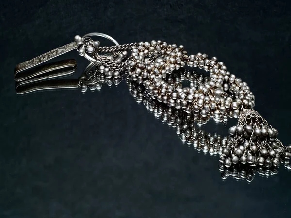 2022 Chainpure Silver Kamarband Waist Saree Key Holder Studio Shot — 스톡 사진