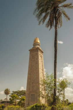 05: 24 2011 Sanjan Stambh, Gujarat 'ta Sanjan' da bir anıt sütundur. Altı yüzyıl önce Hindistan 'a Zoroastrian' ların gelişinin anısına..