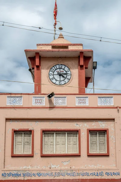 Outubro 2019 Torre Relógio Topo Portão Templo Ambika Devi Khedbrahma — Fotografia de Stock