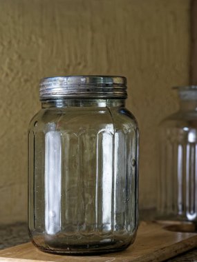 06 Mar 2021 Seçici odak noktası hala eski tip Boş Cam Eczane kavanozu. Lokgram Kalyan Maharashtra İndi