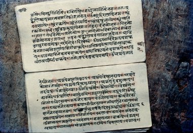 03 29 2020 Eski El Sanskrit metin stüdyosunda Hindu yazıtları yazdı. Lokgram Kalyan Maharashtra Hindistan 'ı çekti..