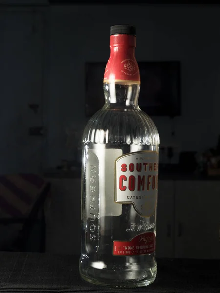2022 Empty Bottel Southern Comfort Estúdio Americano Licor Frutas Filmado — Fotografia de Stock