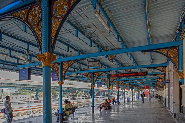 2009 Pilar Ferro Fundido Suporte Plataforma Rajkot Estação Ferroviária Saurashtra — Fotografia de Stock