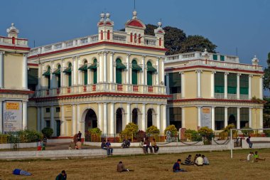 12. 18 2014 Üniversite Alanı Düşük Açılı Görüntü 'den Parlak Mavi Gökyüzü ile Eski Bina Patna Üniversitesi Patna Bihar Hindistan' a Alındı