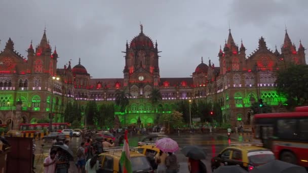2022 Rain Mumbai Celebrating 73Rd Independence Day India Csmt Tricolor — Stock video