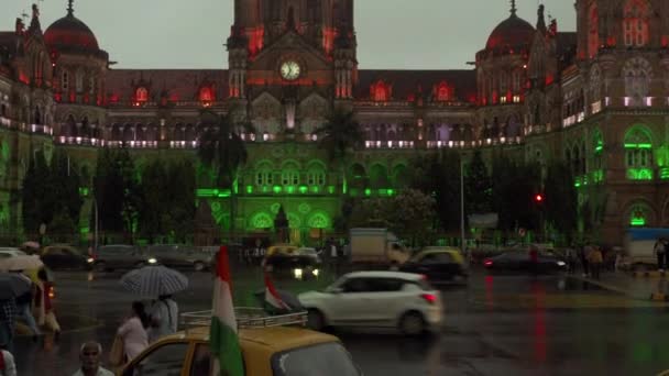 2022 Rain Mumbai Celebrating 73Rd Independence Day India Csmt Tricolor — Stock video