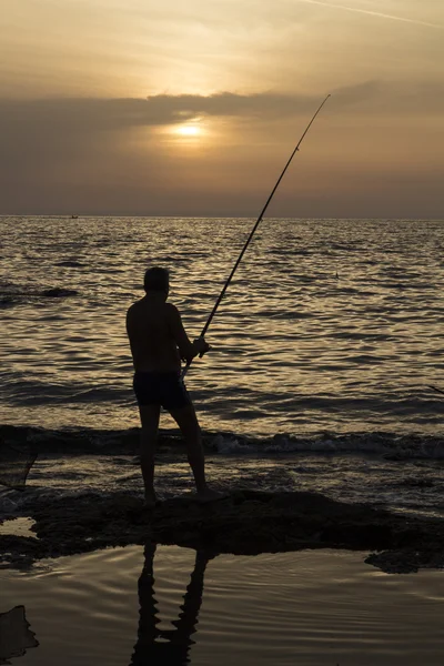 alacakaranlıkta balıkçı