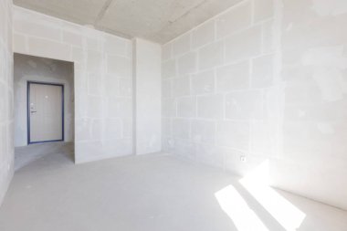 Dairenin içi gri renklerle süslenmemiş.