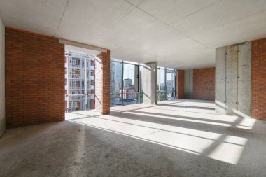 Dairenin içi gri renklerle süslenmemiş.