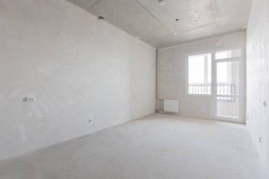 Dairenin içi gri renklerle süslenmemiş.