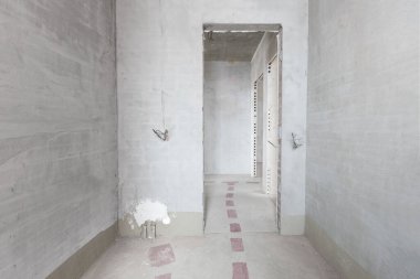 Dairenin içi gri renklerle süslenmemiş.