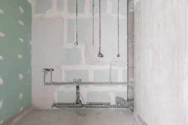 Dairenin içi gri renklerle süslenmemiş.