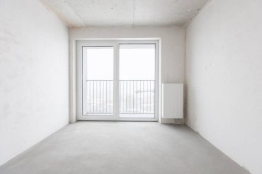 Dairenin içi gri renklerle süslenmemiş.